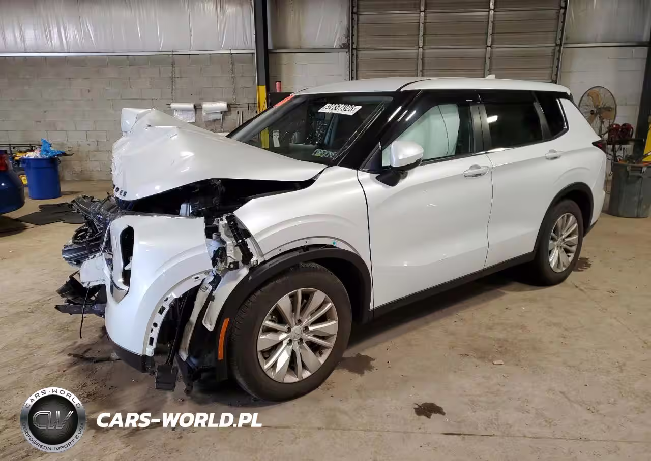 2025 Mitsubishi Outlander Es