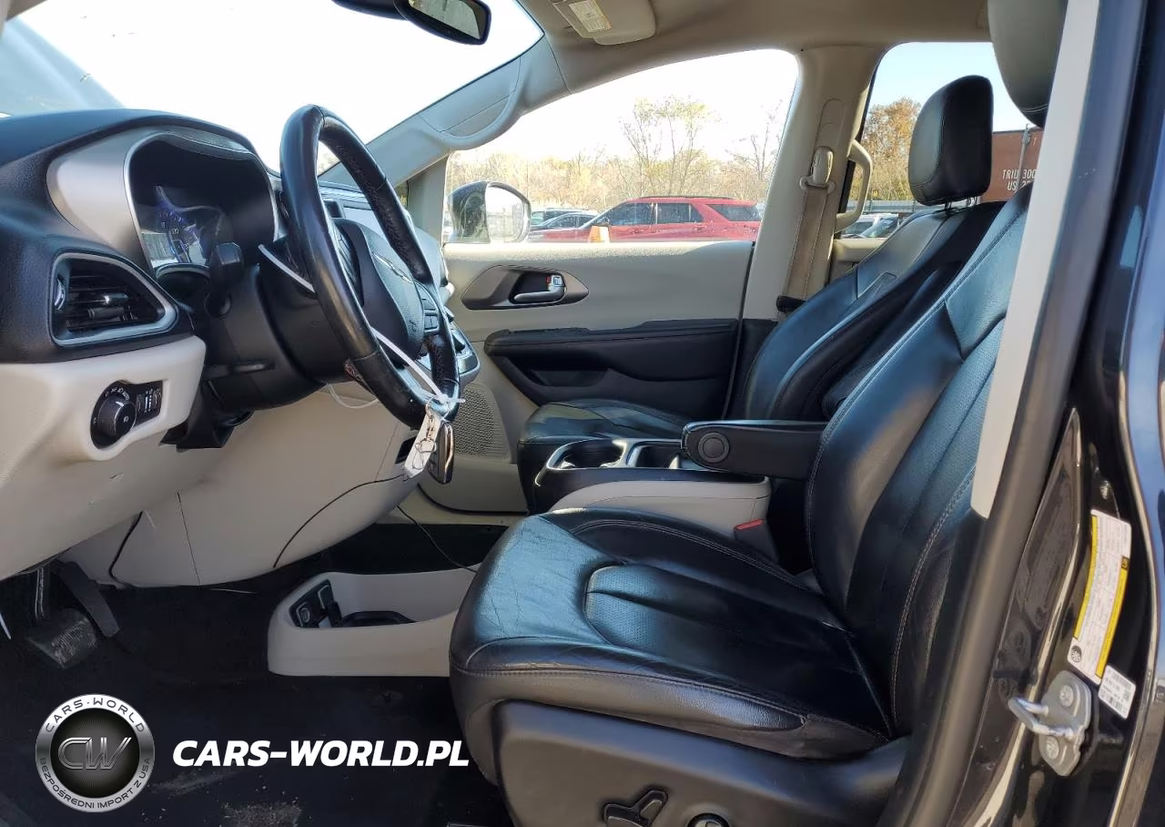 2020 Chrysler Pacifica Touring L VIN:2C4RC1BG8LR271266 - 7