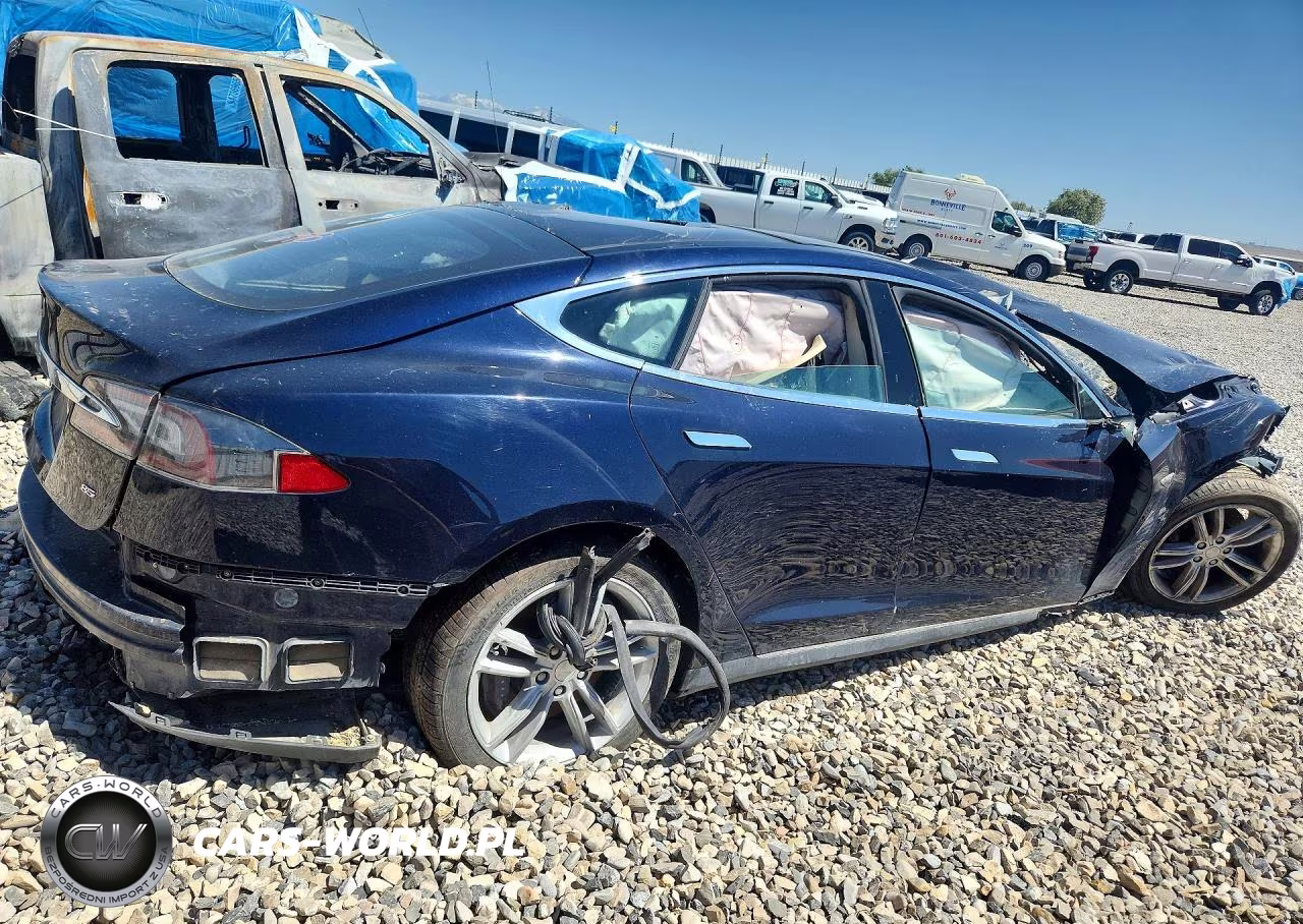 2014 Tesla Model S VIN:5YJSA1H19EFP33469 - 3