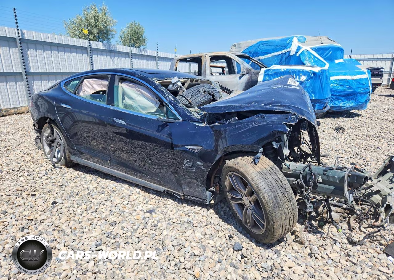 2014 Tesla Model S VIN:5YJSA1H19EFP33469 - 4