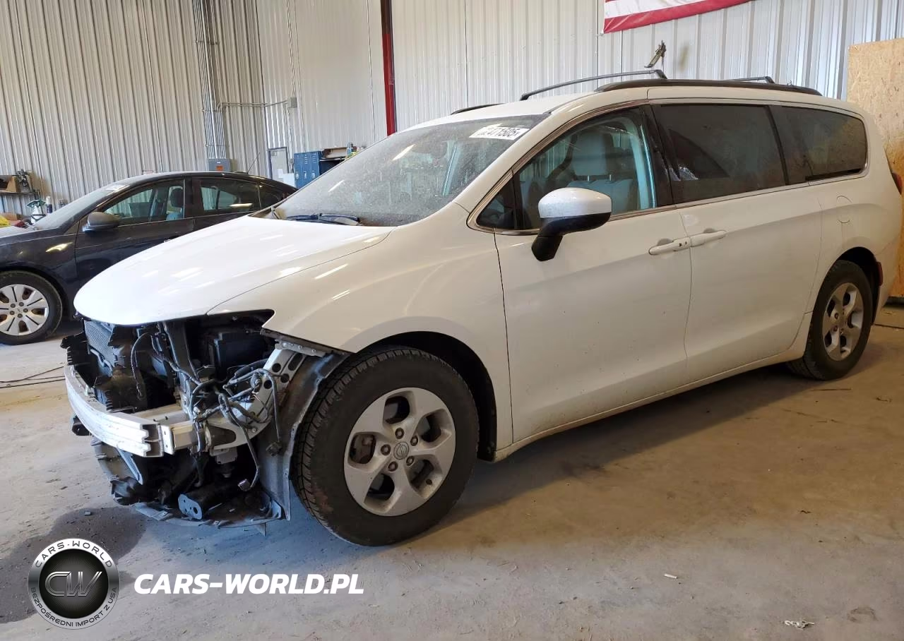 2017 Chrysler Pacifica Lx VIN:2C4RC1CGXHR599195 - 1