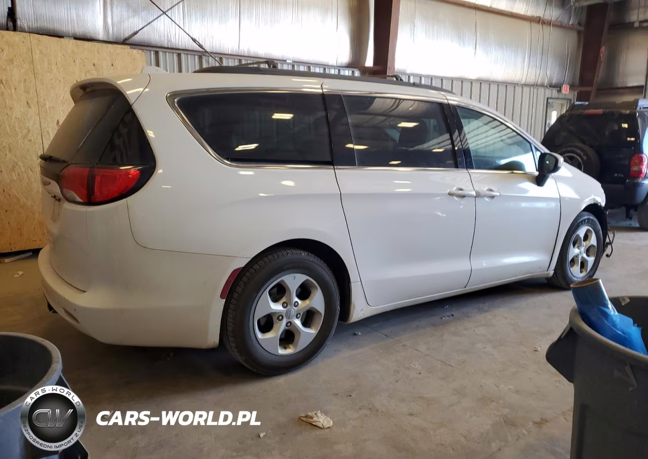 2017 Chrysler Pacifica Lx VIN:2C4RC1CGXHR599195 - 3