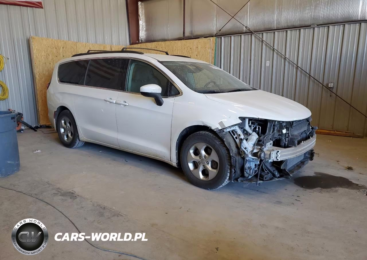 2017 Chrysler Pacifica Lx VIN:2C4RC1CGXHR599195 - 4