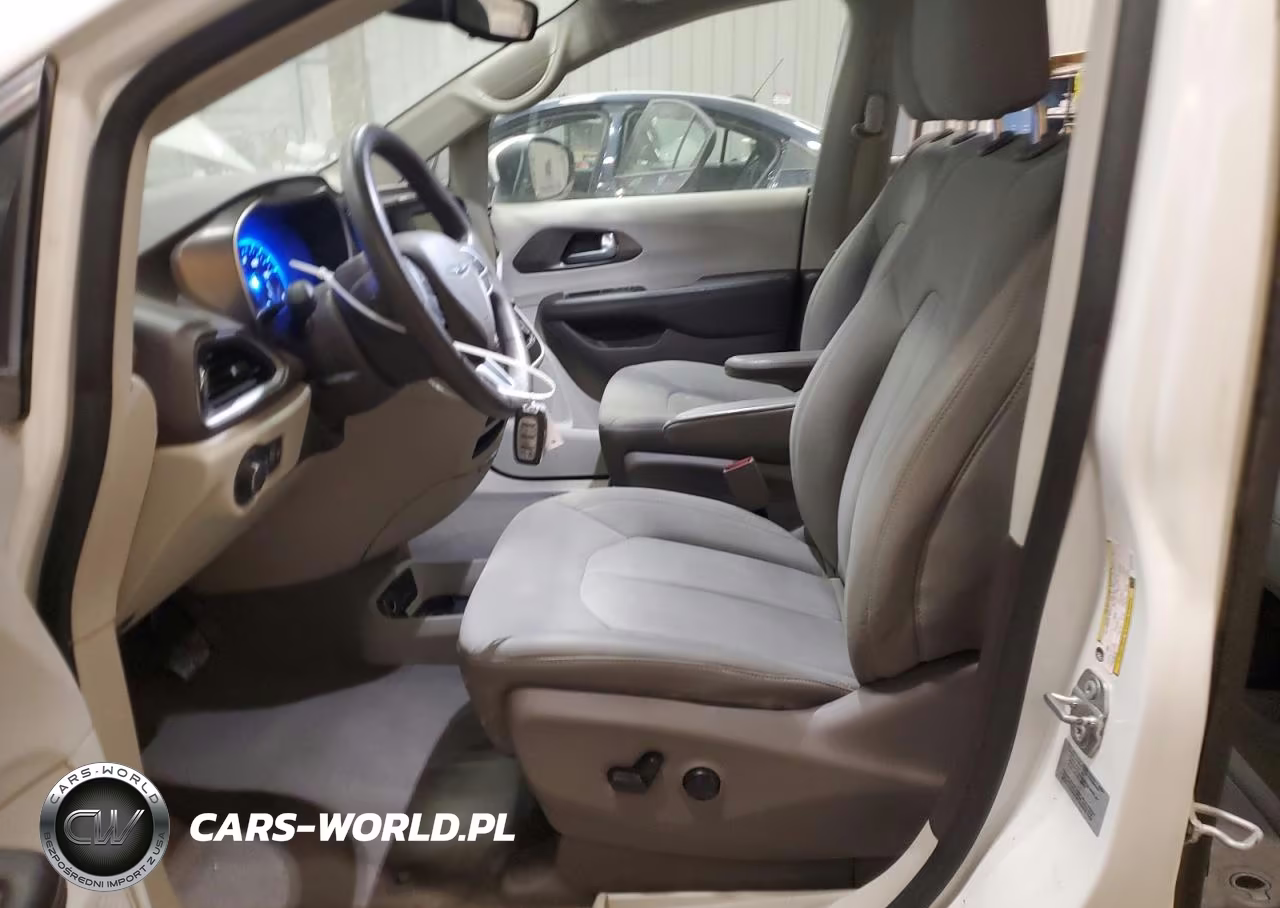 2017 Chrysler Pacifica Lx VIN:2C4RC1CGXHR599195 - 7