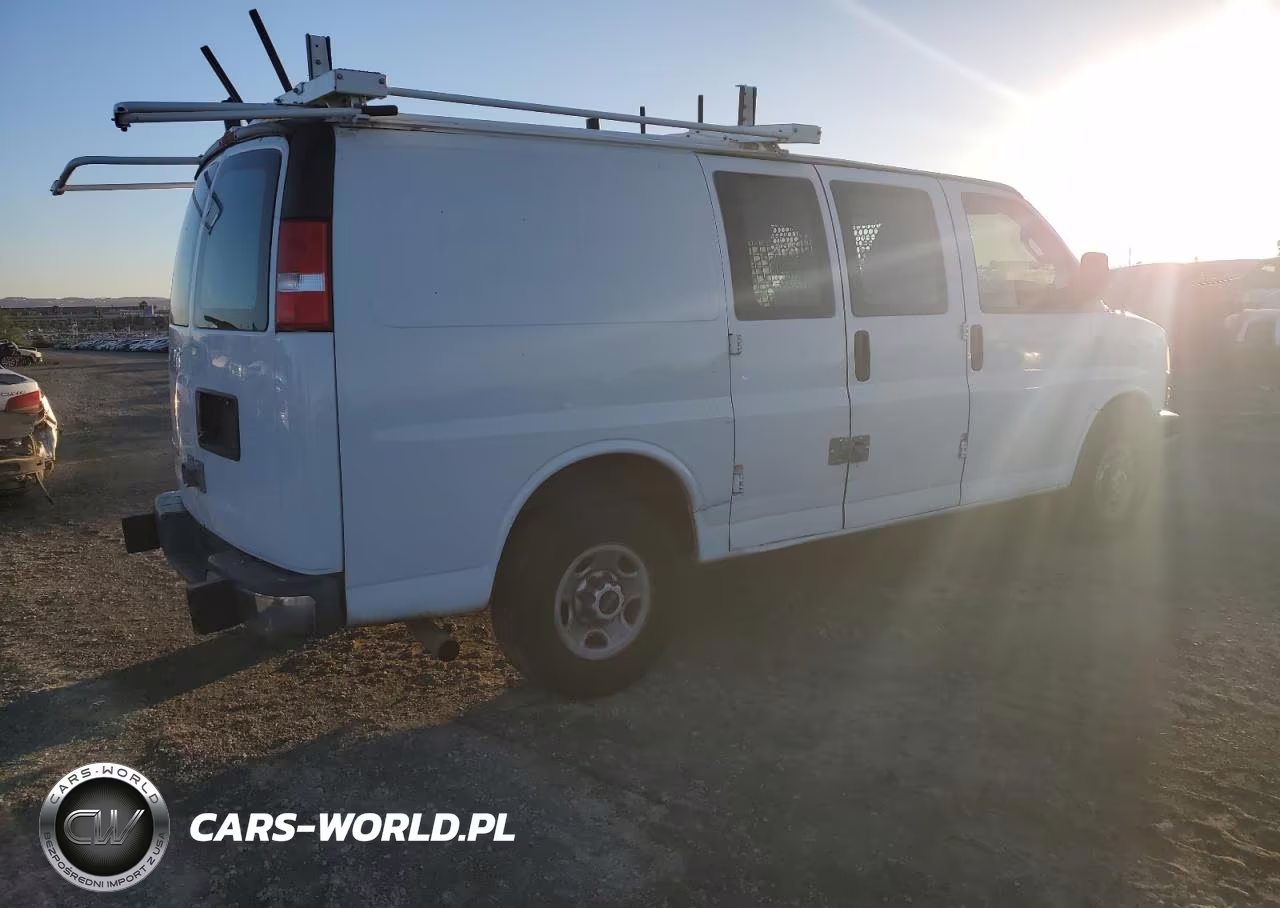 2019 GMC Savana G2500 Delivery Van VIN:1GTW7AFGXK1373284 - 3
