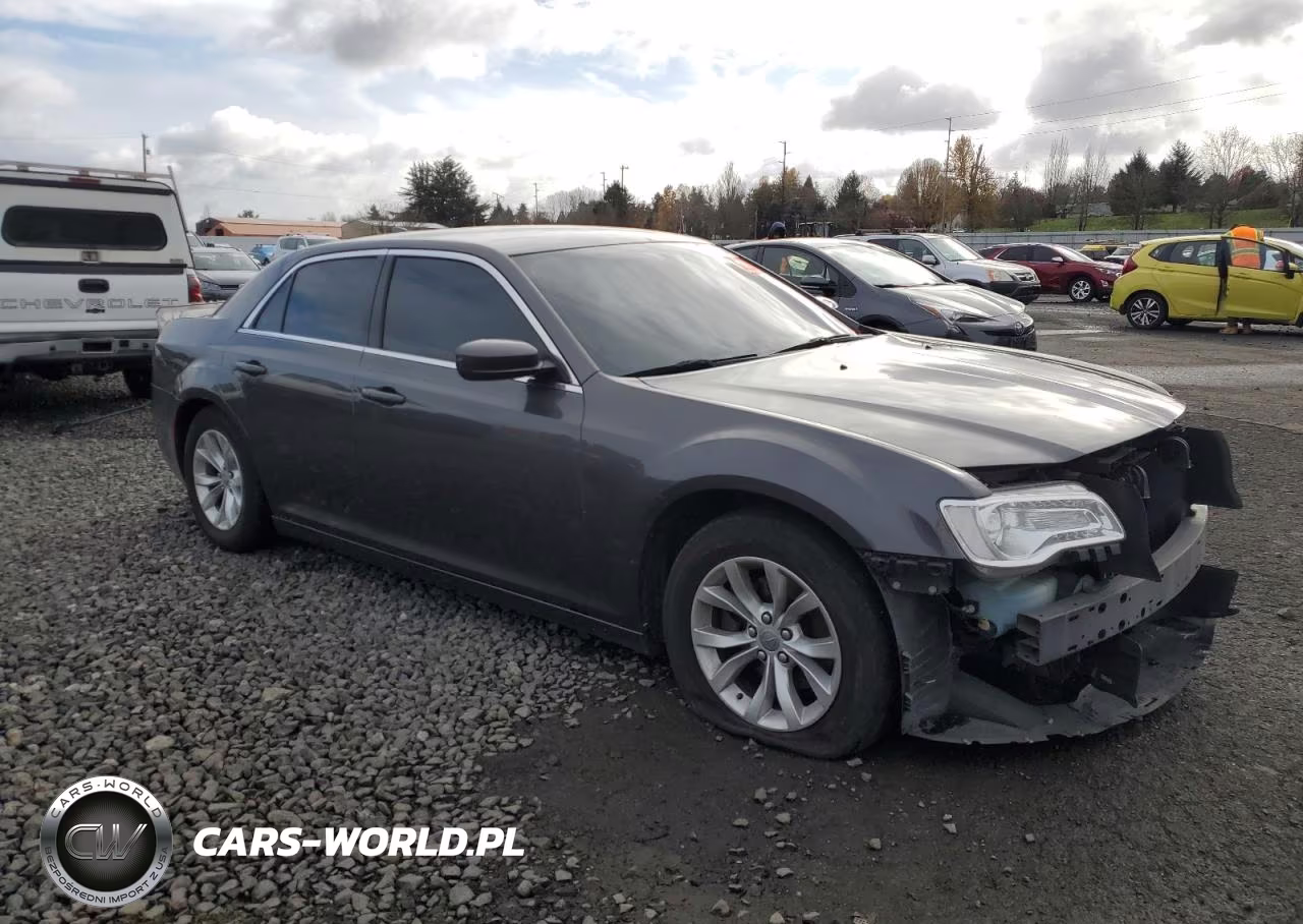 2016 Chrysler 300 Limited VIN:2C3CCAAG0GH219394 - 4