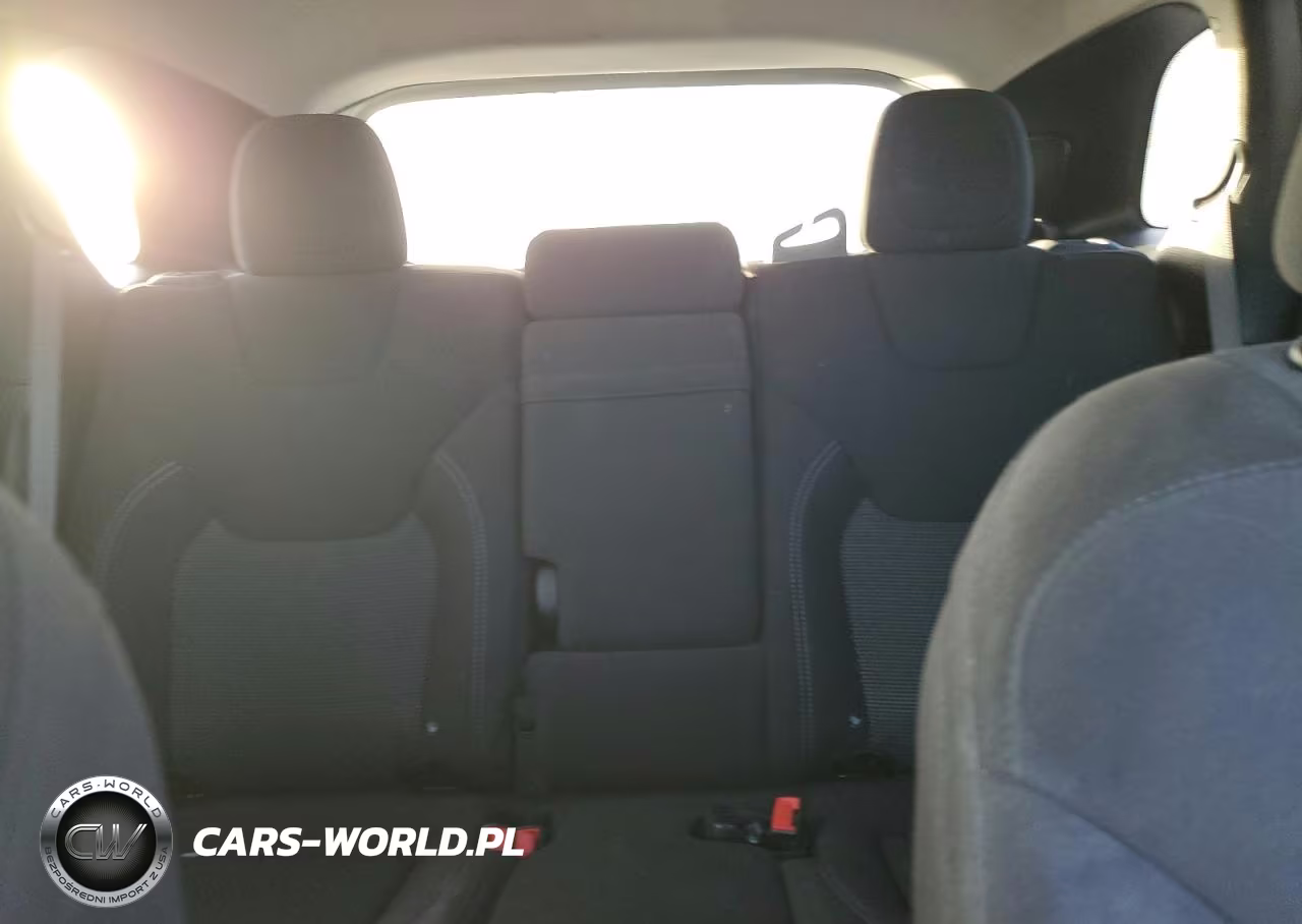 2019 Jeep Cherokee Latitude VIN:1C4PJMCB6KD140291 - 10