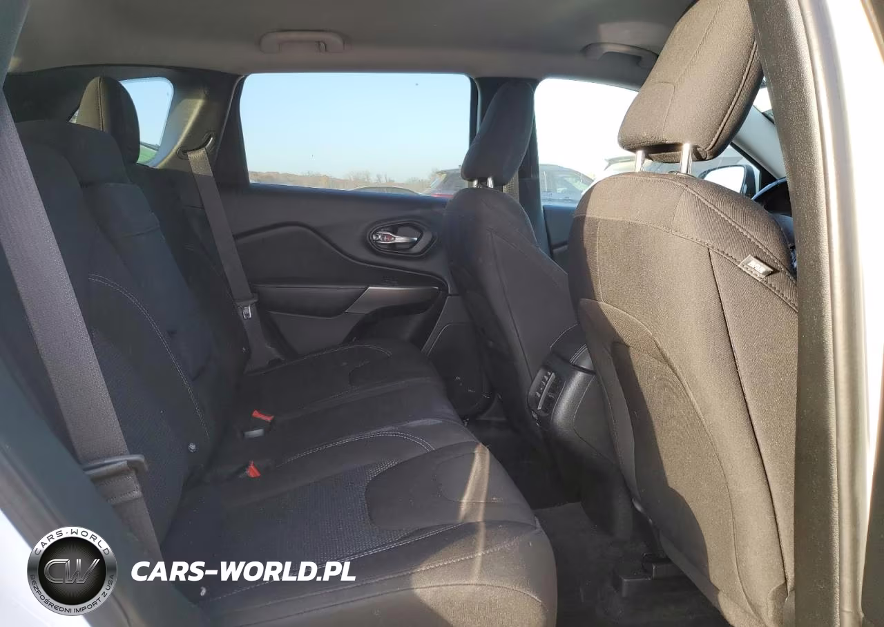 2019 Jeep Cherokee Latitude VIN:1C4PJMCB6KD140291 - 11