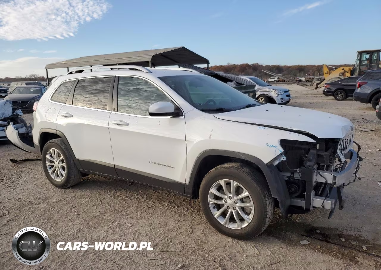 2019 Jeep Cherokee Latitude VIN:1C4PJMCB6KD140291 - 4