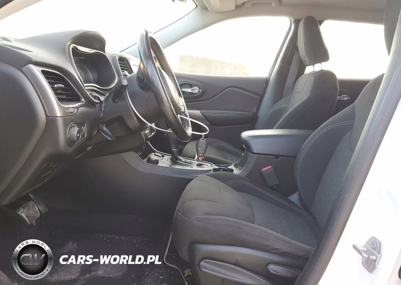 2019 Jeep Cherokee Latitude VIN:1C4PJMCB6KD140291 - 7