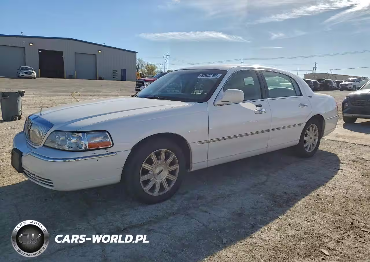2010 Lincoln Town Car Signature Limited