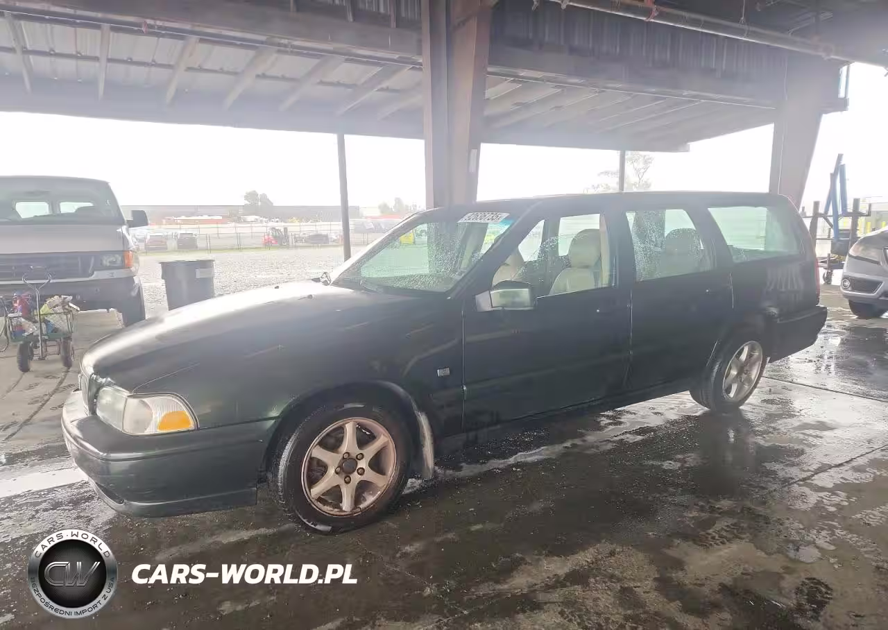 2000 Volvo V70 Base