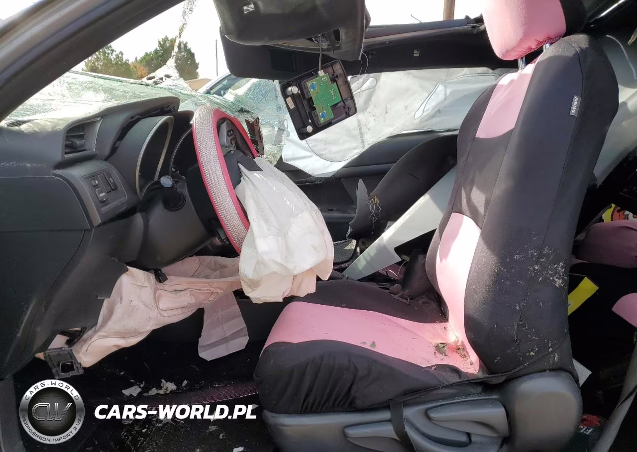 SCION TC VIN:JTKJF5C77B3006901 - 7