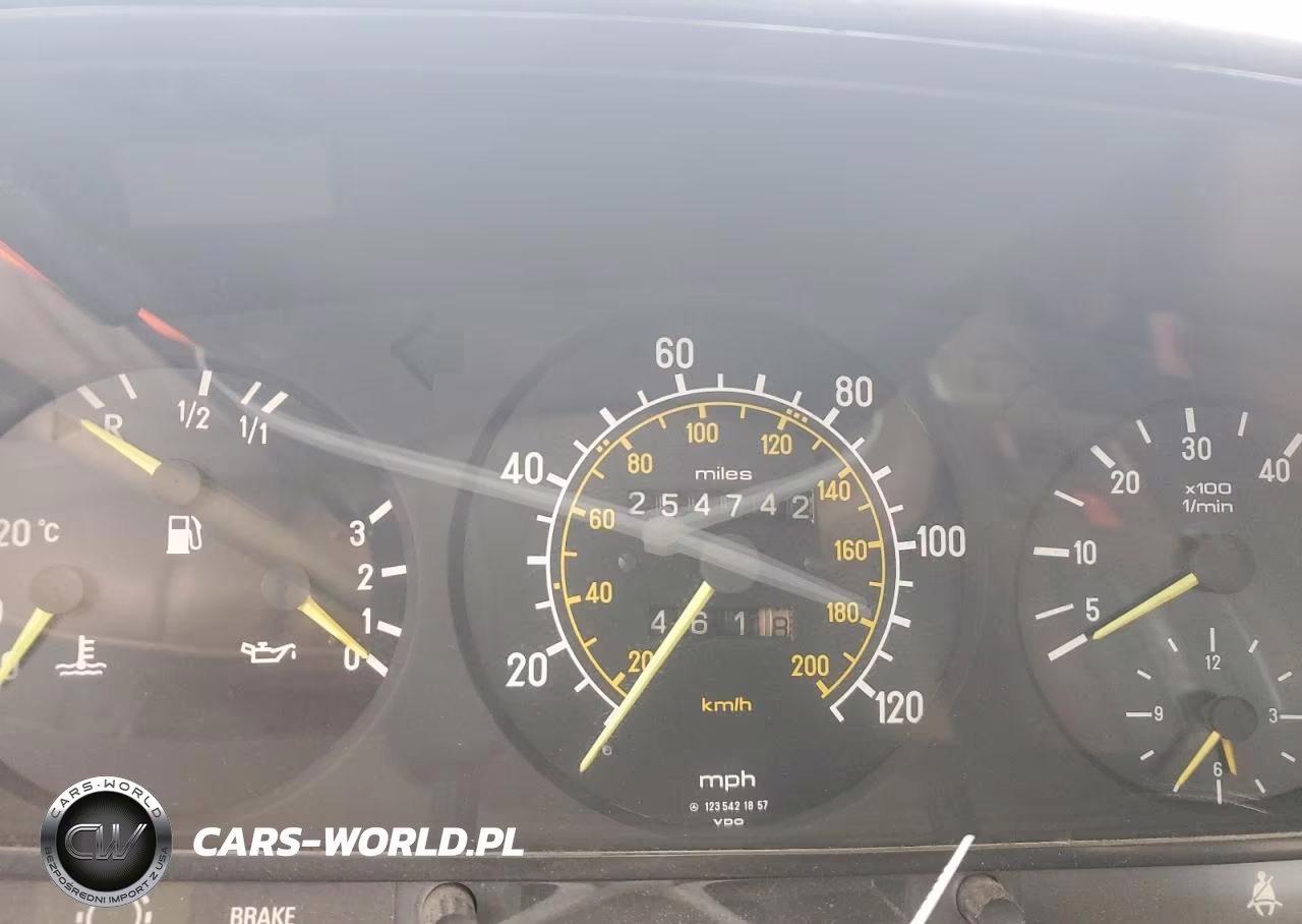 1983 Mercedes-Benz 300 VIN:WDBAB33A9DB023449 - 9