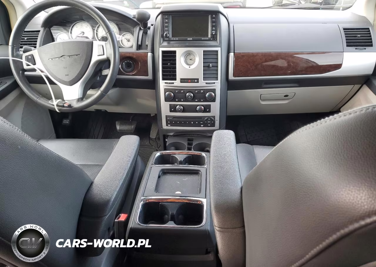 2010 Chrysler Town & Country Touring Plus VIN:2A4RR8D17AR415803 - 8