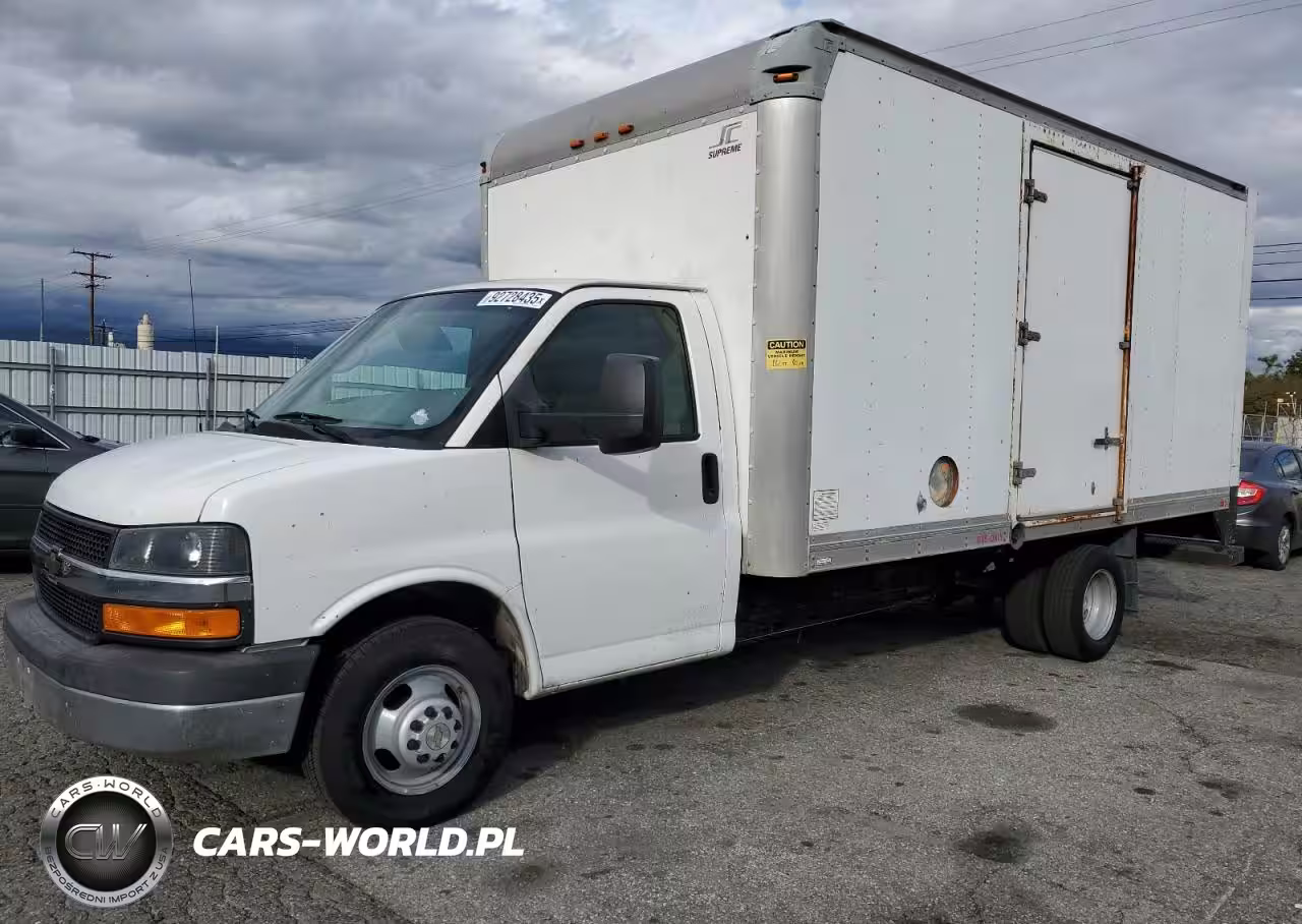 2015 Chevrolet Express G3500 Box Truck