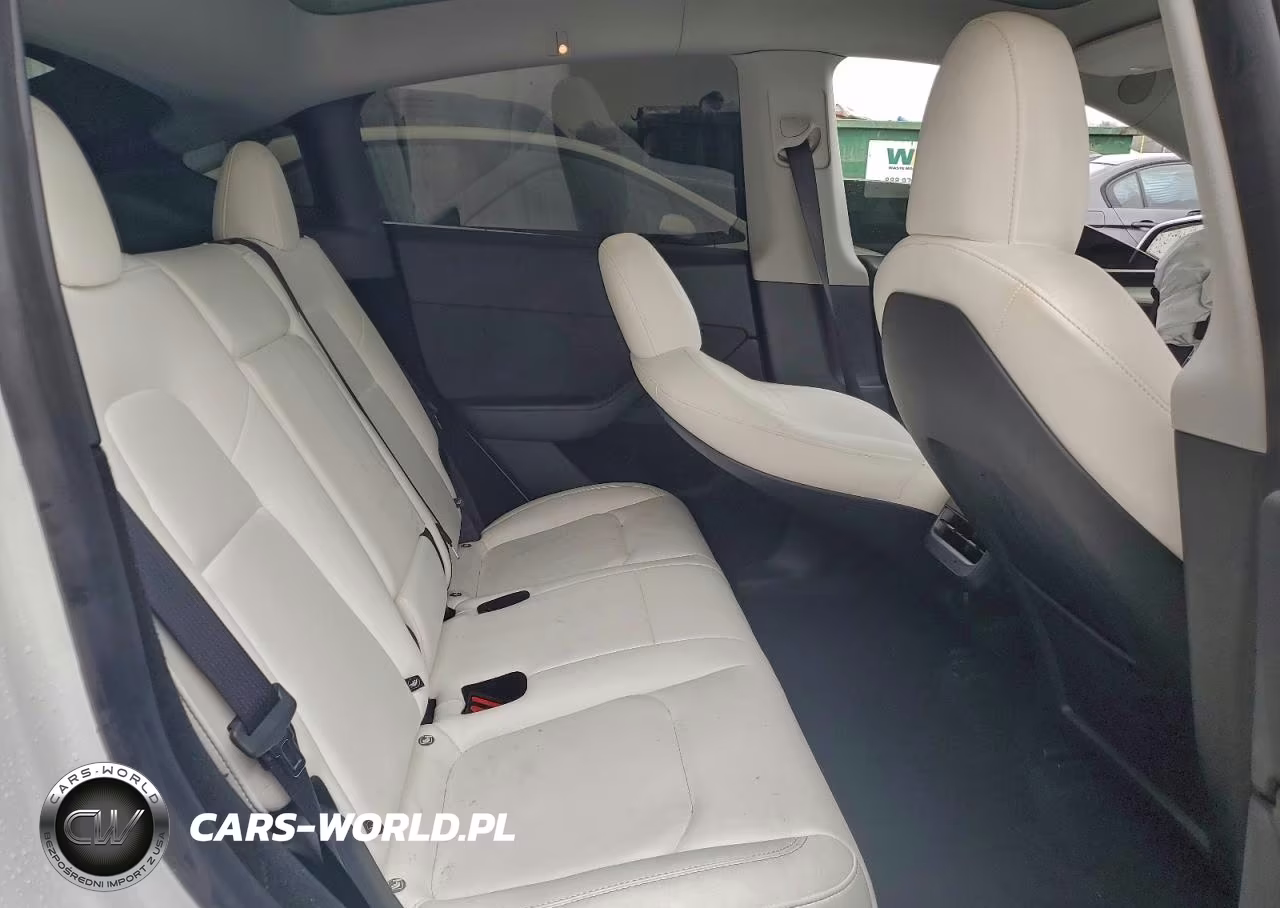 2025 Tesla Model Y VIN:7SAYGDEE4SA355042 - 10