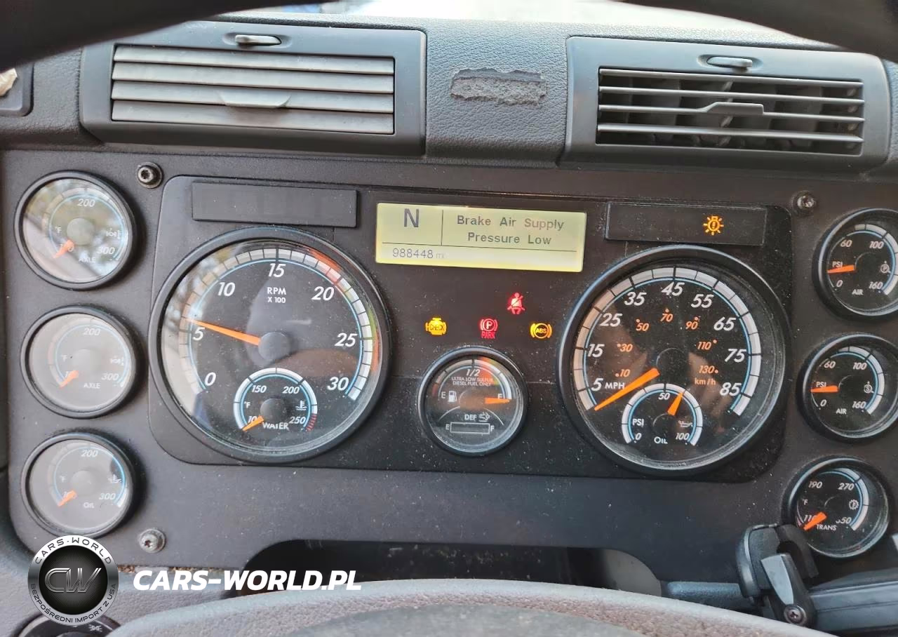 2017 Freightliner Cascadia 125 Semi Truck VIN:3AKJGLDR5HSHU4178 - 8