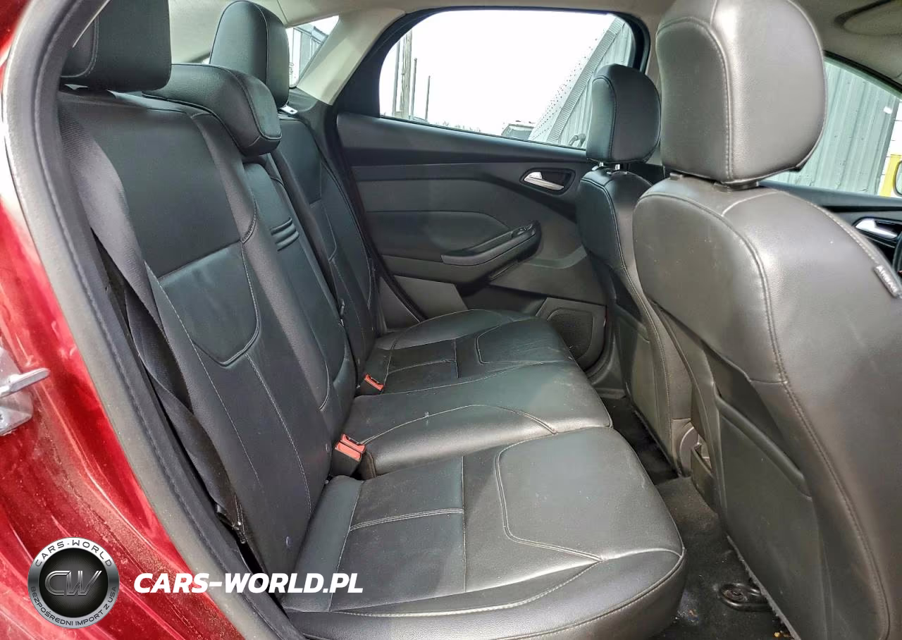 2016 Ford Focus Titanium VIN:1FADP3J26GL347572 - 10