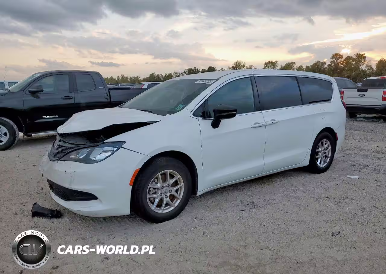 2025 Chrysler Voyager Lx