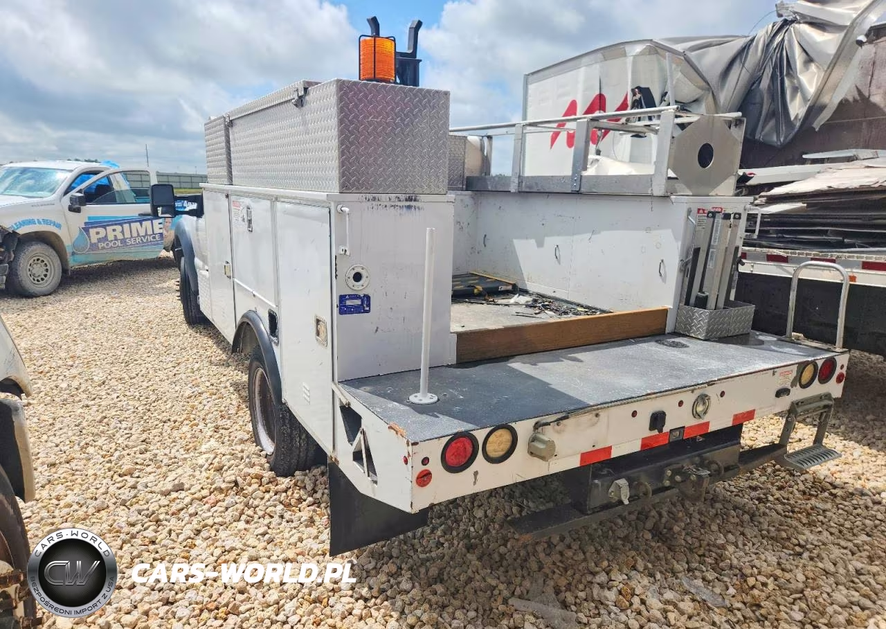 2013 Ford F450 Bucket Truck VIN:1FDUF4GY5DEA87434 - 3