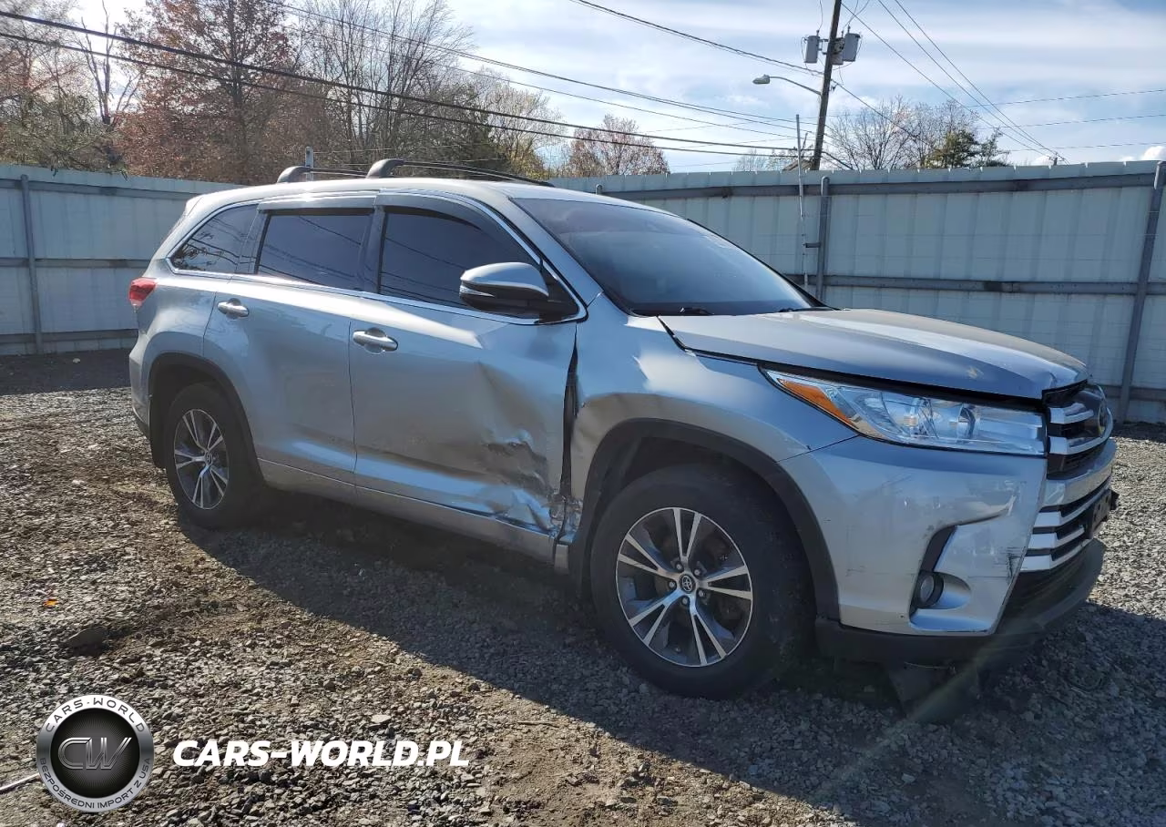 2017 Toyota Highlander Le VIN:5TDBZRFH5HS382311 - 4