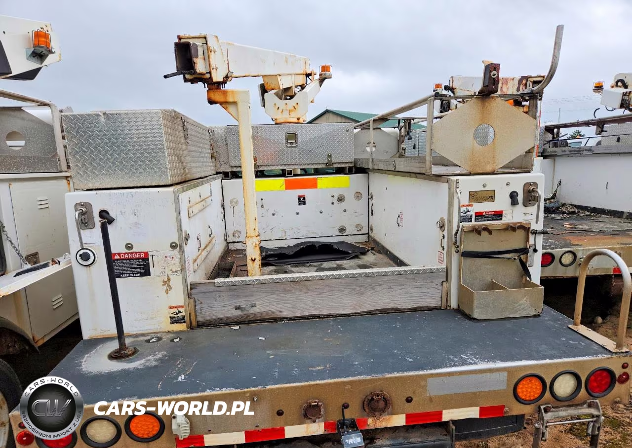 2015 Ford E150 Bucket Truck VIN:1FDUF4HY9FEA16996 - 6