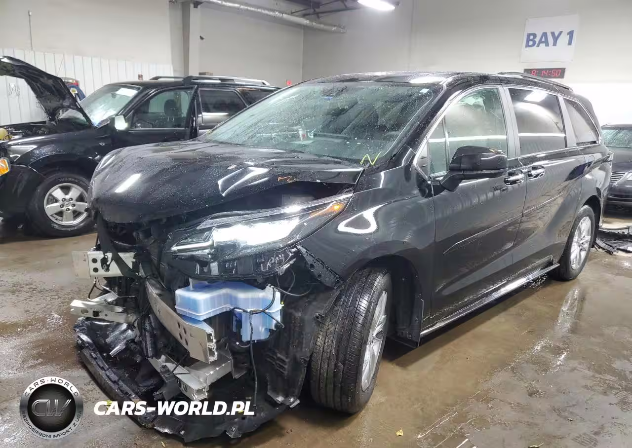 2025 Toyota Sienna Xle