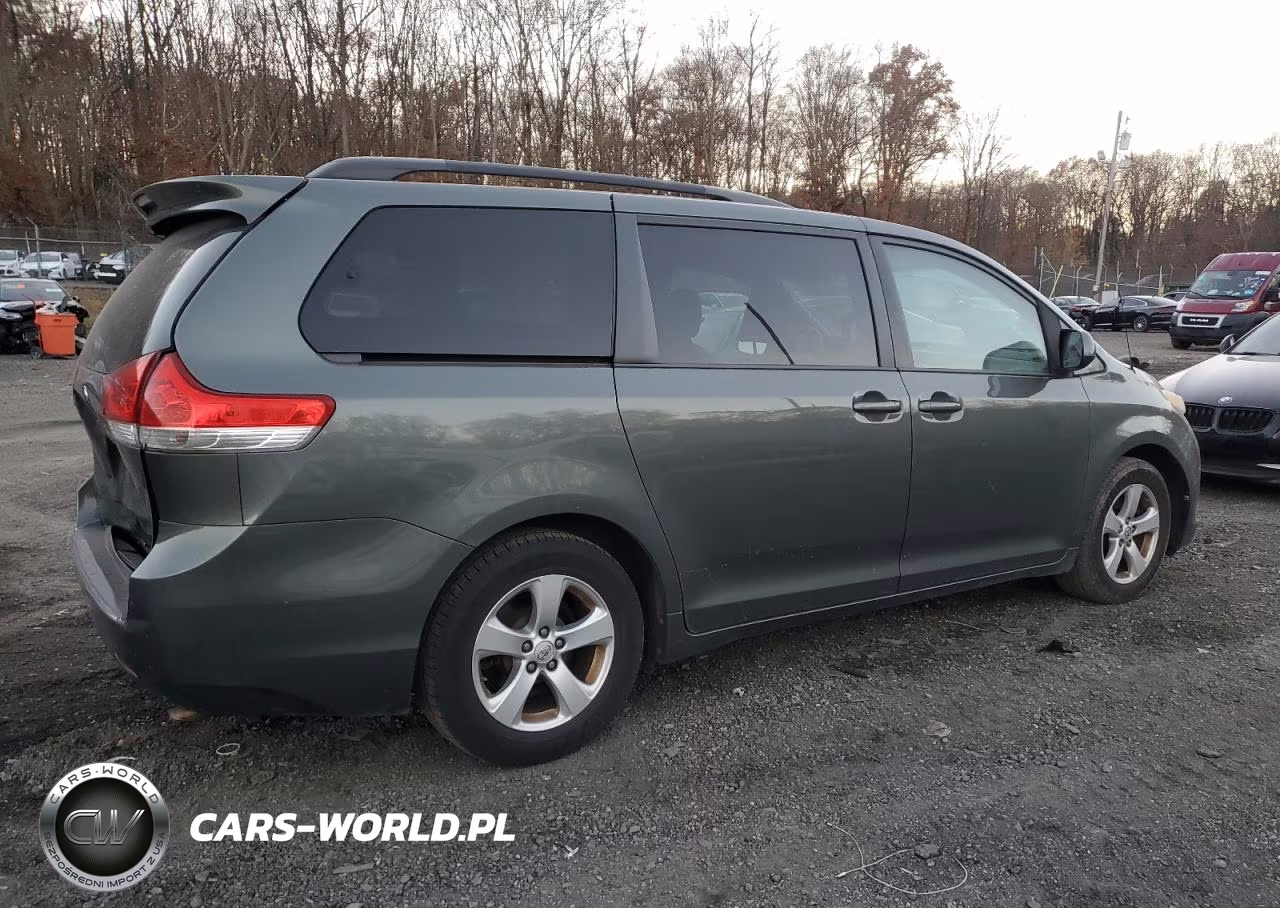 2013 Toyota Sienna VIN:5TDKK3DC3DS366319 - 3