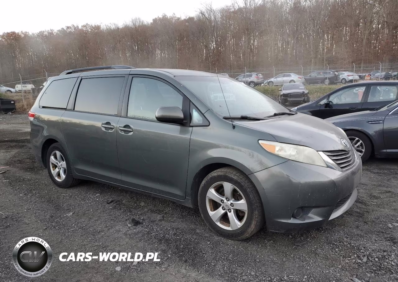 2013 Toyota Sienna VIN:5TDKK3DC3DS366319 - 4