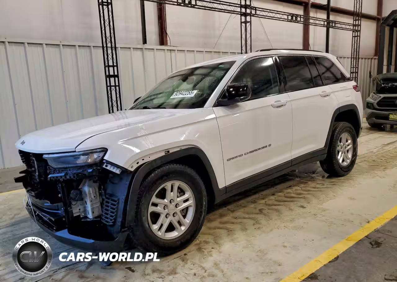 2023 Jeep Grand Cherokee Laredo 4X4