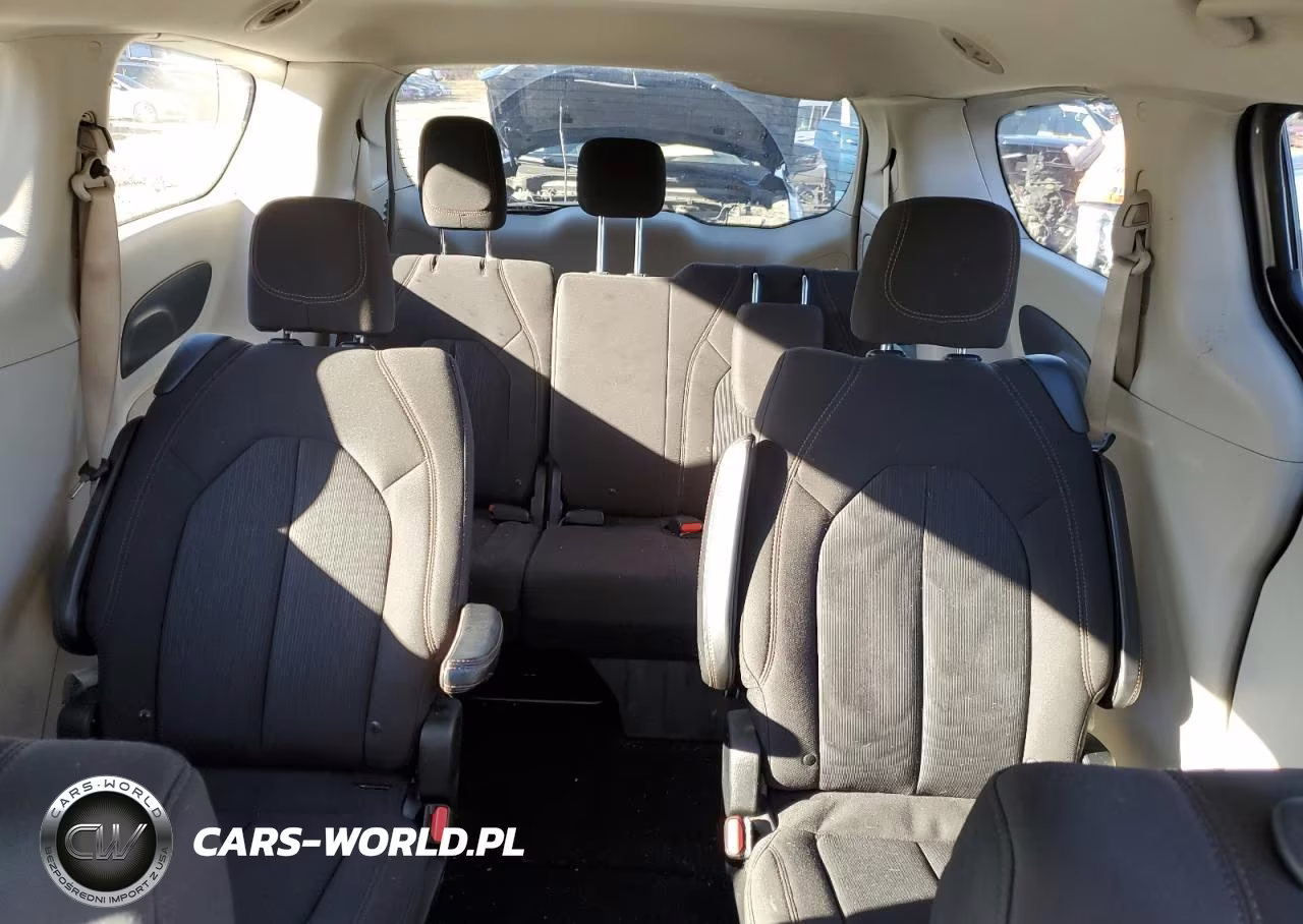 2017 Chrysler Pacifica Lx VIN:2C4RC1CG0HR565864 - 10
