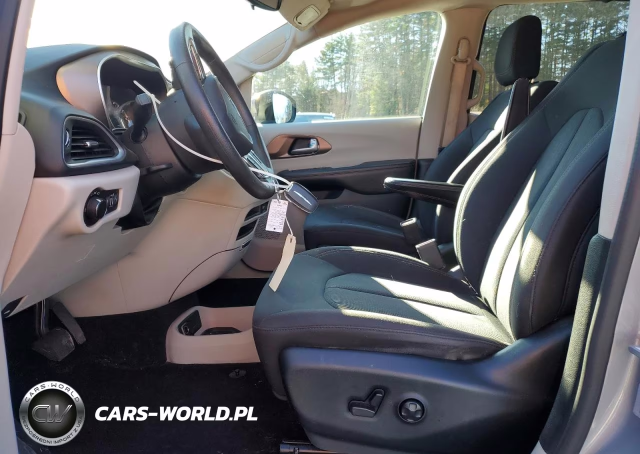 2017 Chrysler Pacifica Lx VIN:2C4RC1CG0HR565864 - 7