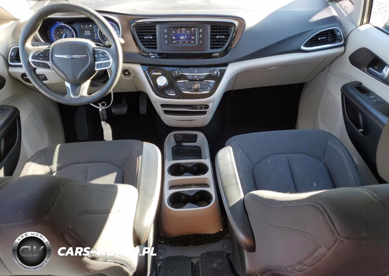 2017 Chrysler Pacifica Lx VIN:2C4RC1CG0HR565864 - 8