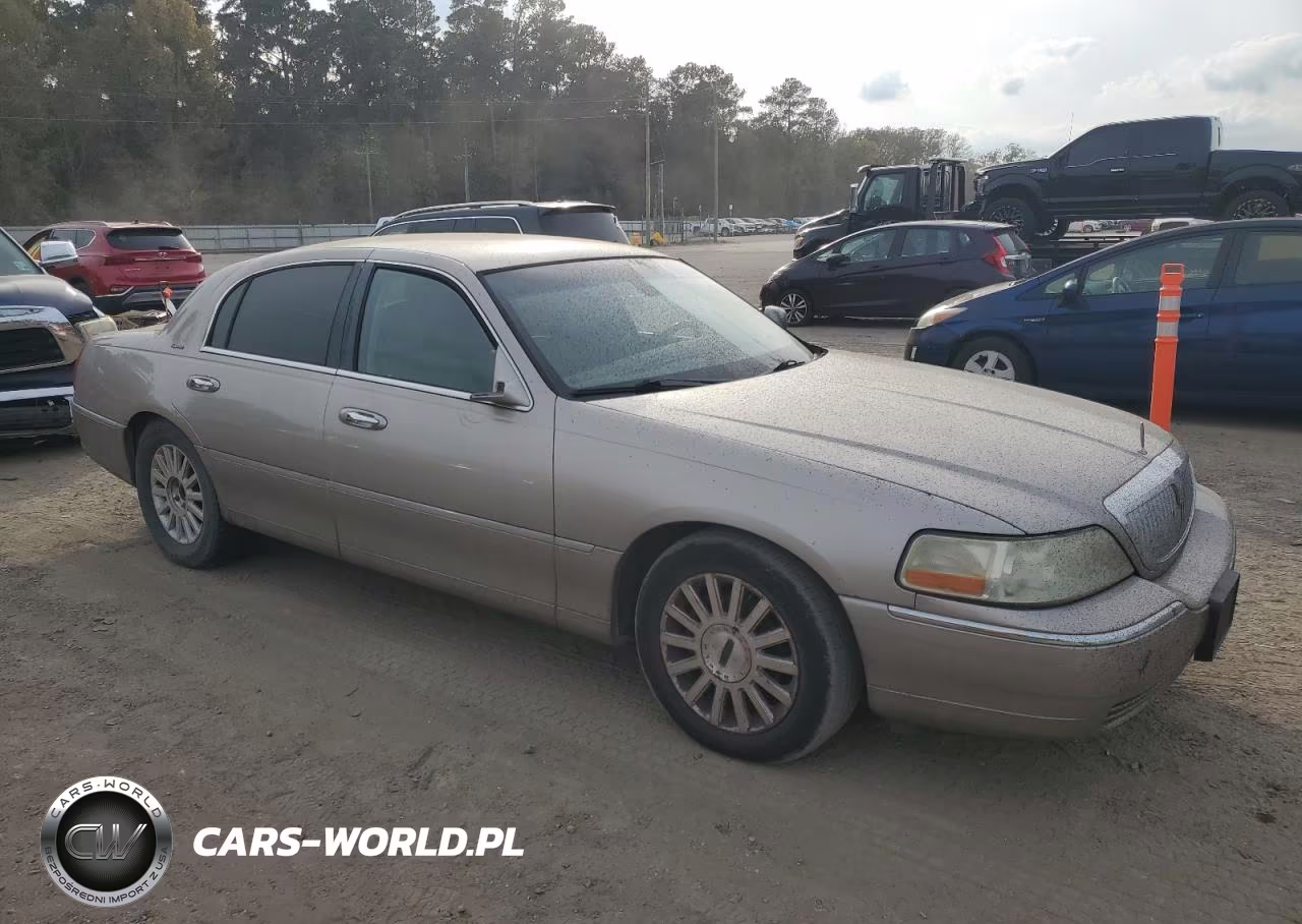 2003 Lincoln Town Car Signature VIN:1LNHM82W23Y649274 - 4