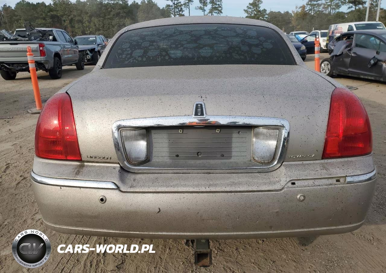 2003 Lincoln Town Car Signature VIN:1LNHM82W23Y649274 - 6