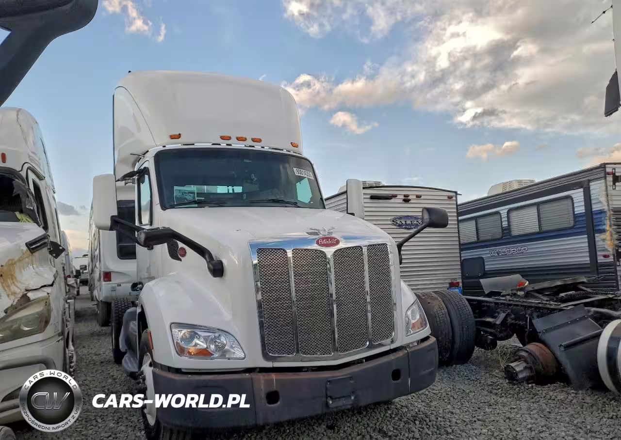 2017 Peterbilt 579 Semi Truck