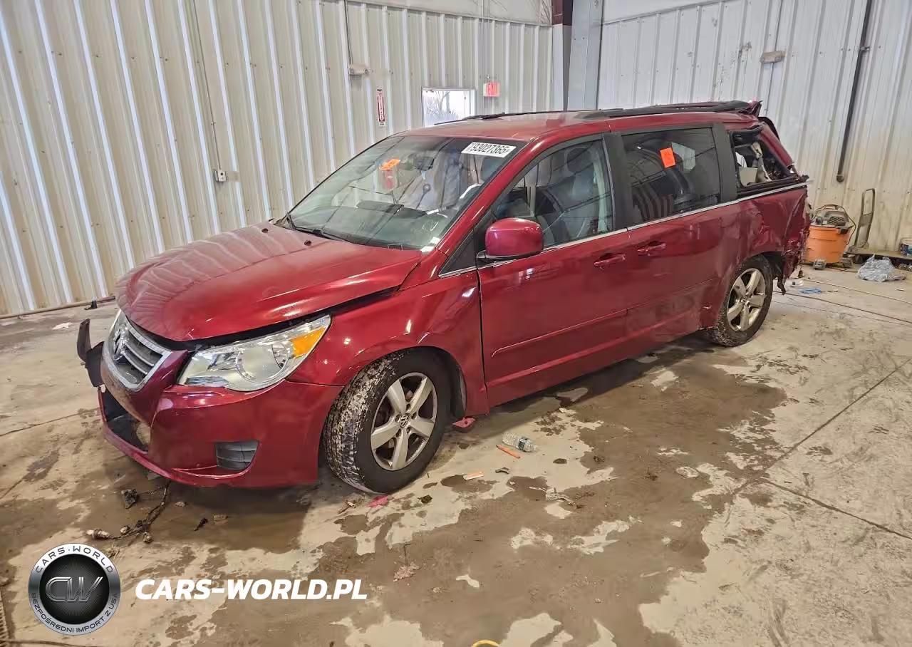 2011 Volkswagen Routan Se
