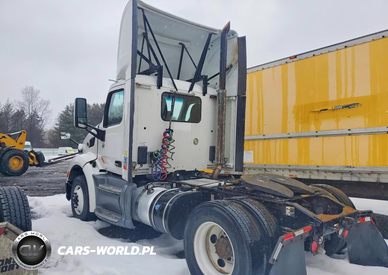 2016 Peterbilt 579 Semi Truck VIN:1XPBA48X2GD339732 - 3