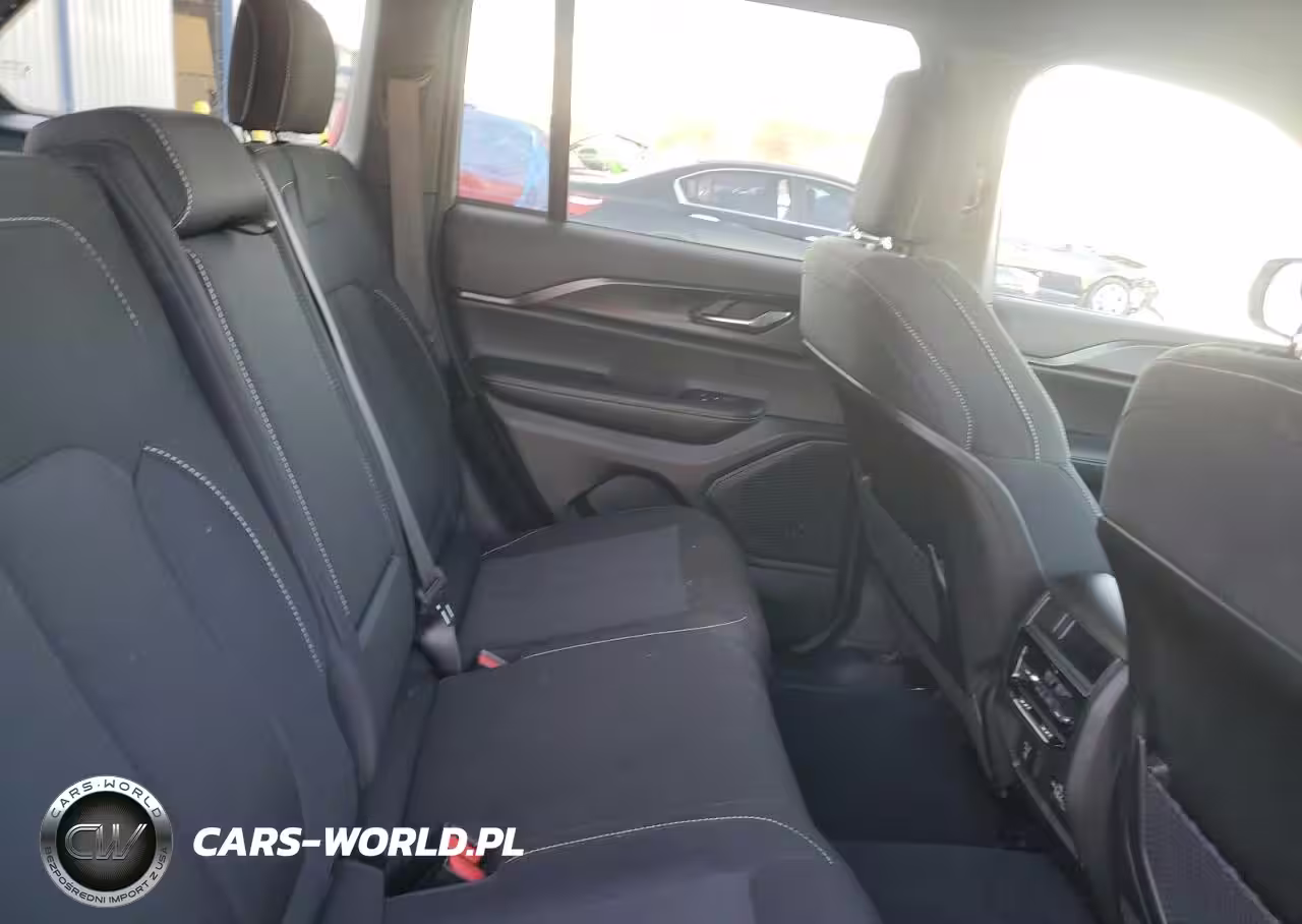2025 Jeep Grand Cherokee Laredo VIN:1C4RJGAG5SC288978 - 11