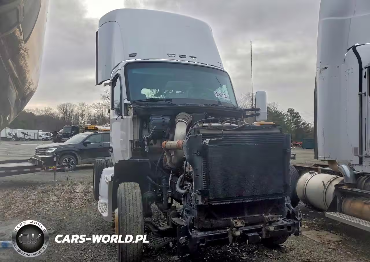 2014 Kenworth T680 Semi Truck