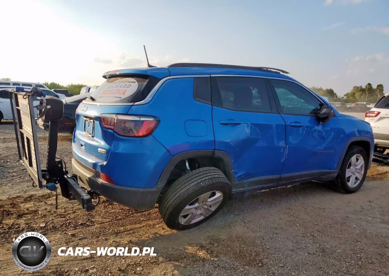 2022 Jeep Compass Latitude VIN:3C4NJCBBXNT137797 - 3