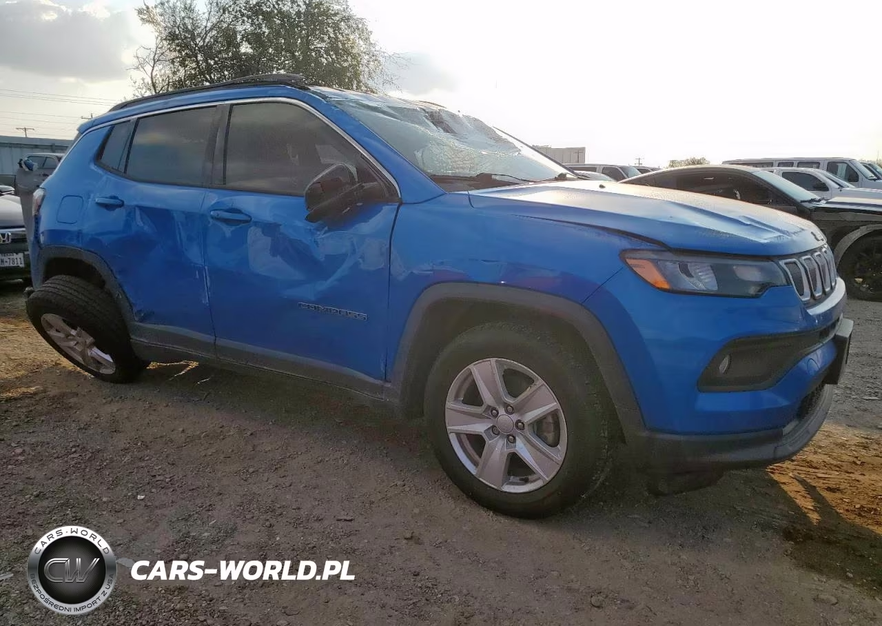 2022 Jeep Compass Latitude VIN:3C4NJCBBXNT137797 - 4