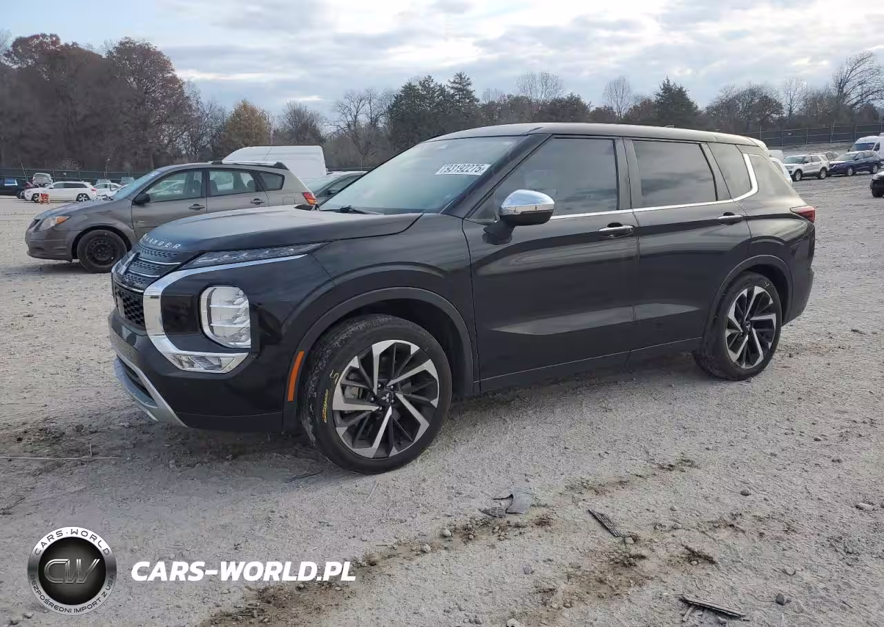 2023 Mitsubishi Outlander Se