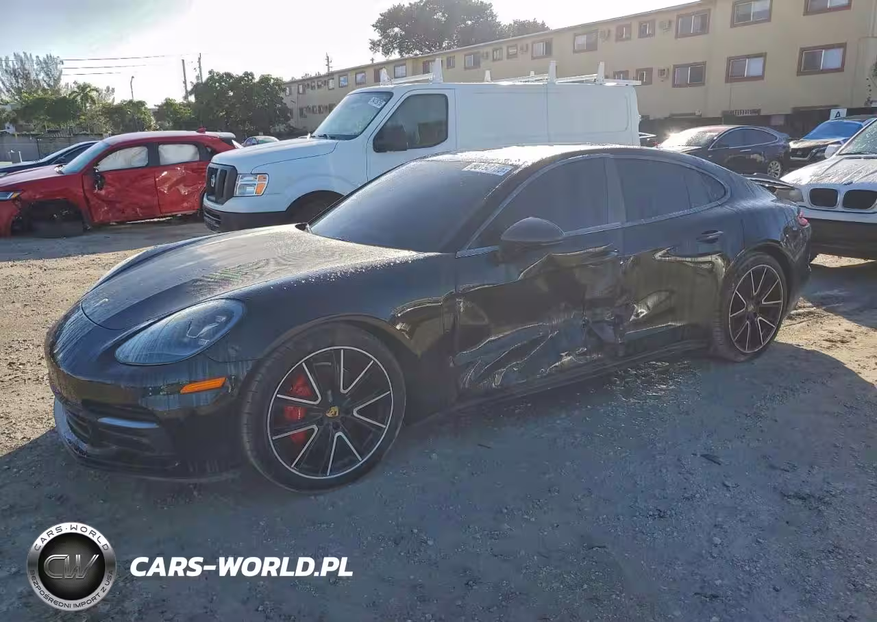2018 Porsche Panamera 4
