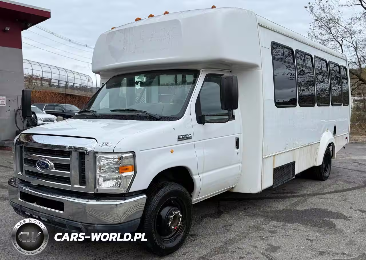 2016 Ford Econoline E450 Super Duty Cutaway Van