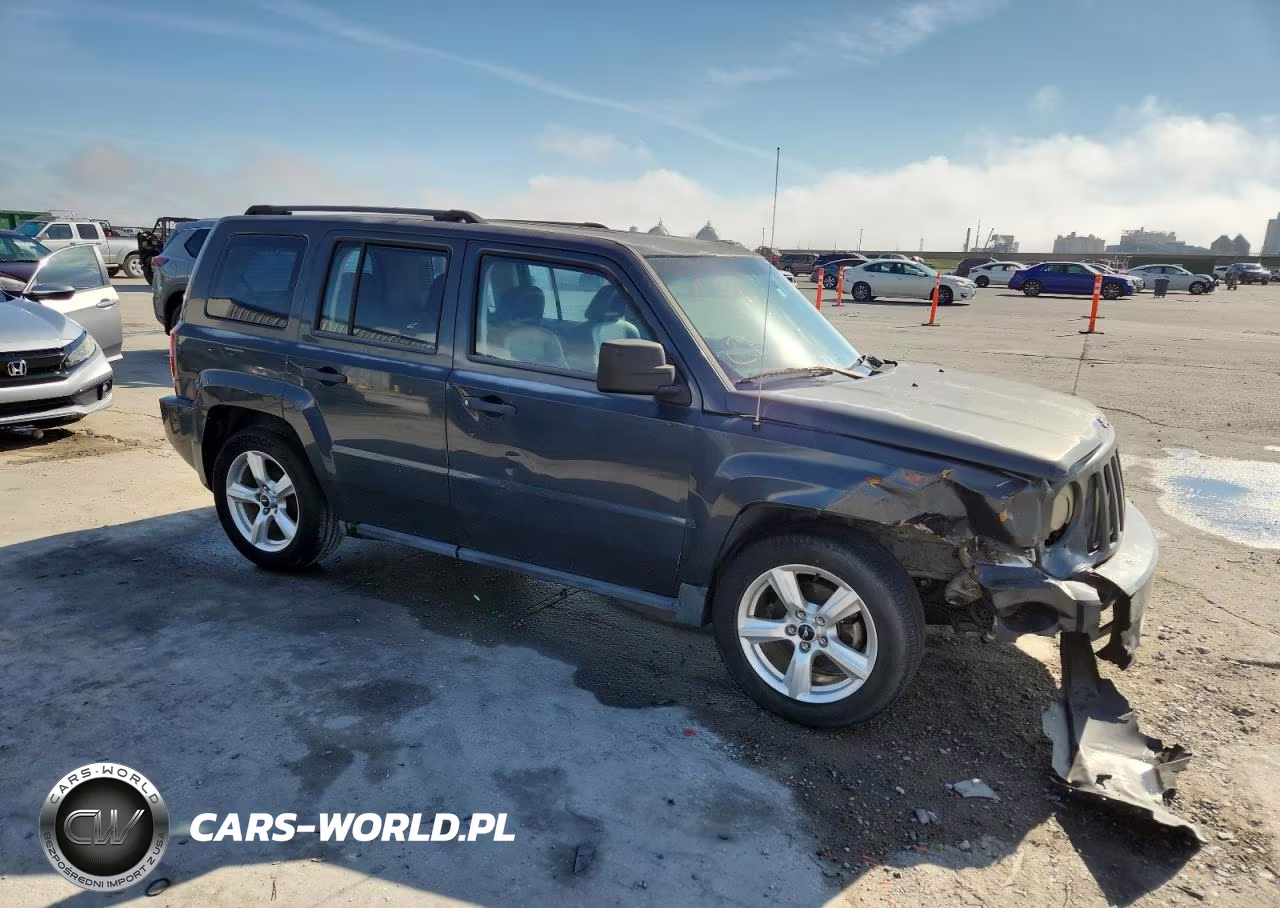 2008 Jeep Patriot Sport VIN:1J8FT28078D731619 - 4