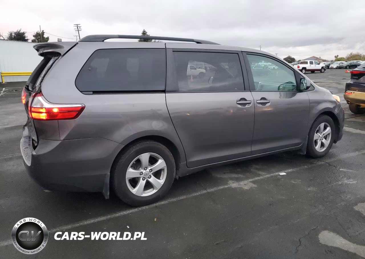 2017 Toyota Sienna Le VIN:5TDKZ3DC5HS876138 - 3