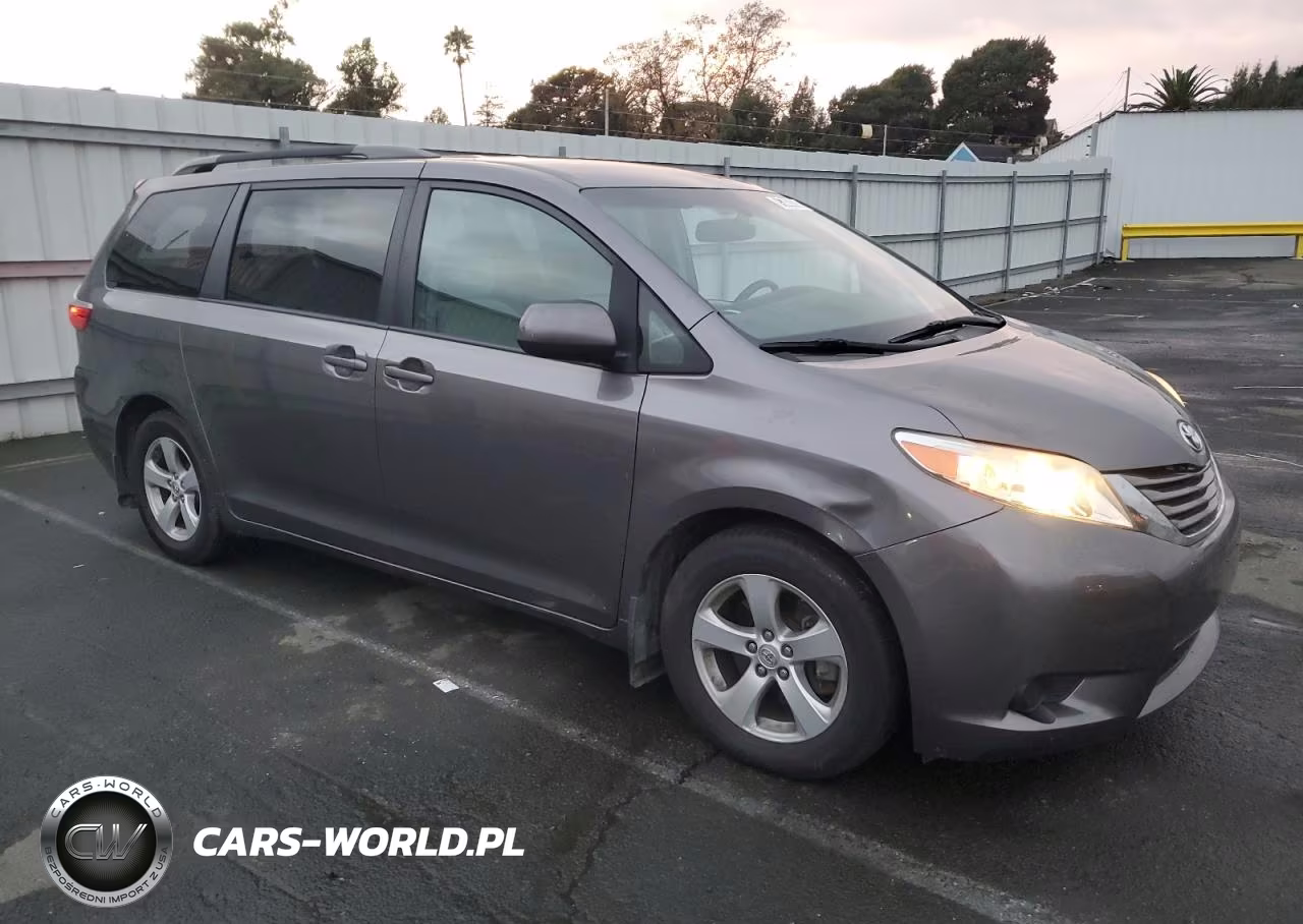 2017 Toyota Sienna Le VIN:5TDKZ3DC5HS876138 - 4