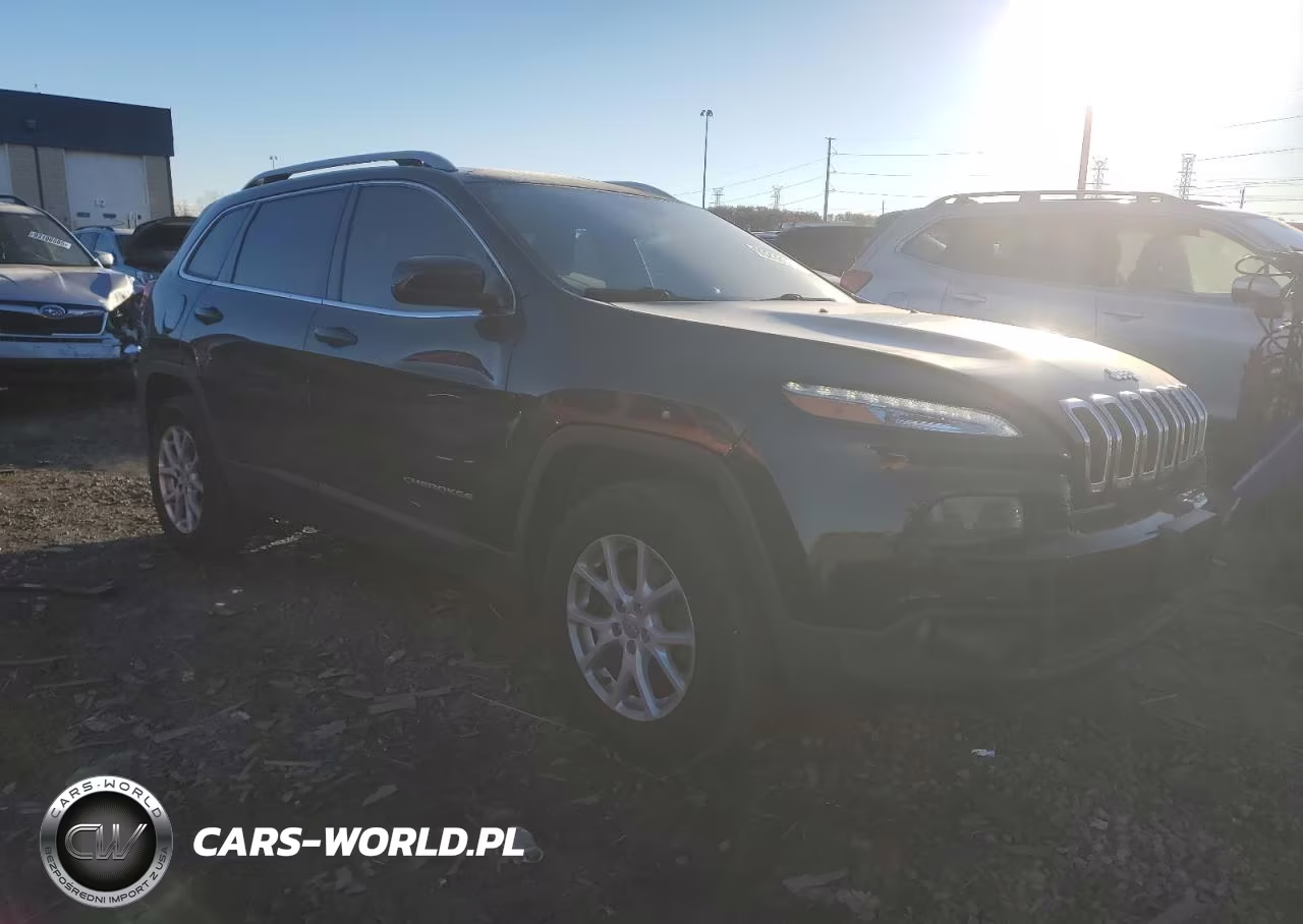 2016 Jeep Cherokee Latitude VIN:1C4PJMCS2GW296727 - 4